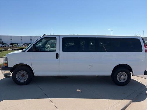 2017 Chevrolet Express 3500 LT