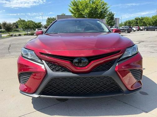 Pearl 2018 Toyota Camry SE