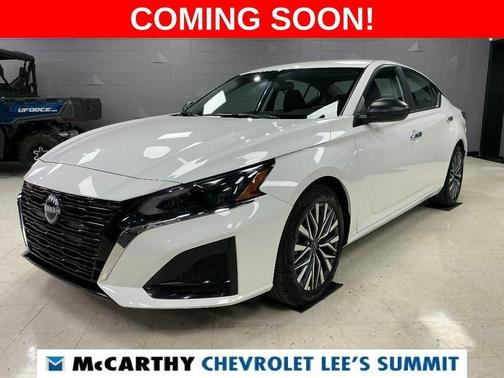 Glacier White 2025 Nissan Altima SV