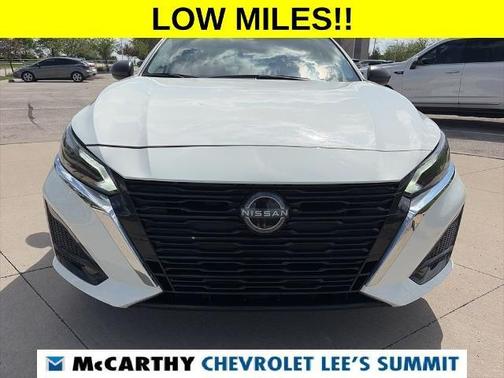 Glacier White 2025 Nissan Altima SV
