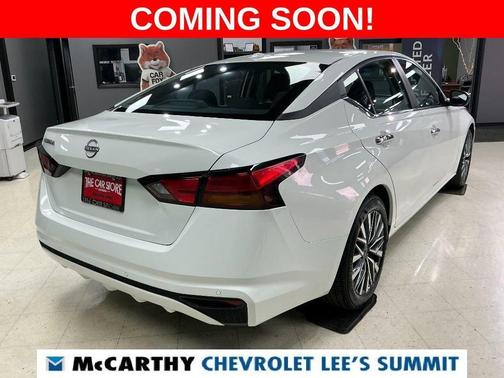 Glacier White 2025 Nissan Altima SV