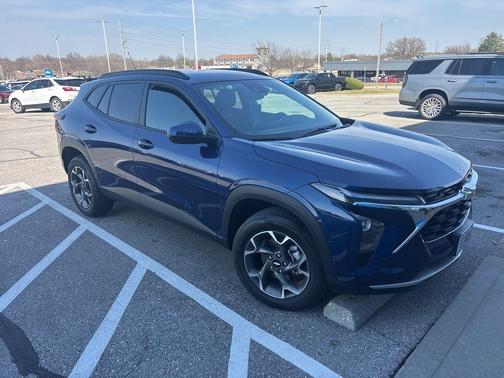 Blue Glow Metallic 2024 Chevrolet Trax LT