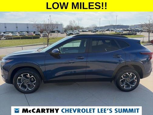 Blue Glow Metallic 2024 Chevrolet Trax LT