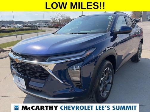 Blue Glow Metallic 2024 Chevrolet Trax LT