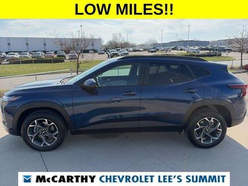 Blue Glow Metallic 2024 Chevrolet Trax LT
