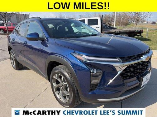 Blue Glow Metallic 2024 Chevrolet Trax LT