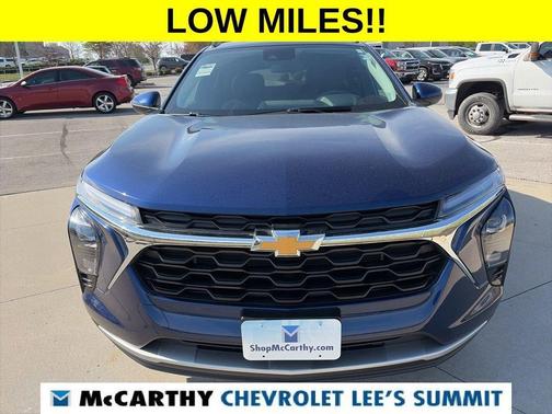 Blue Glow Metallic 2024 Chevrolet Trax LT