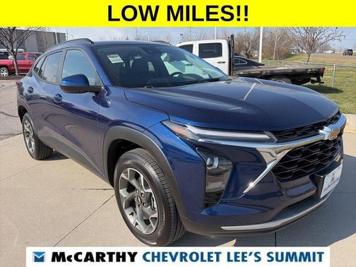 Blue Glow Metallic 2024 Chevrolet Trax LT