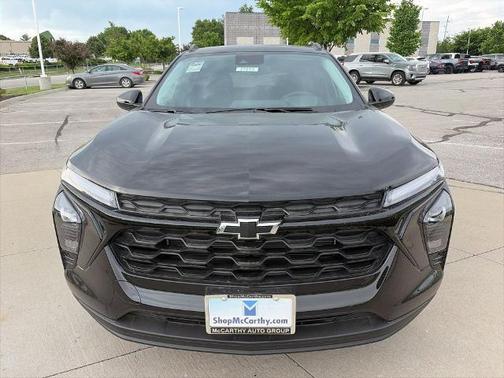 Mosaic Black Metallic 2026 Chevrolet Trax LT