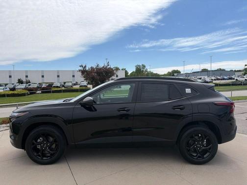 Mosaic Black Metallic 2026 Chevrolet Trax LT