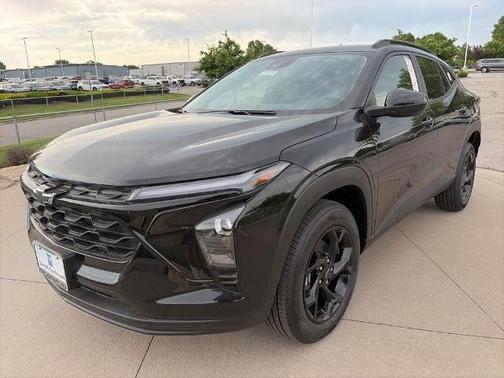 Mosaic Black Metallic 2026 Chevrolet Trax LT
