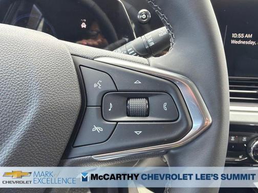 Mosaic Black Metallic 2026 Chevrolet Trax LT