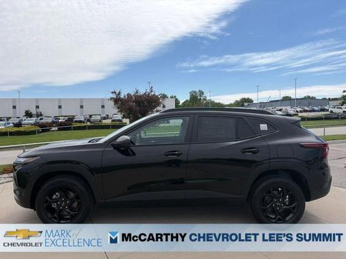Mosaic Black Metallic 2026 Chevrolet Trax LT