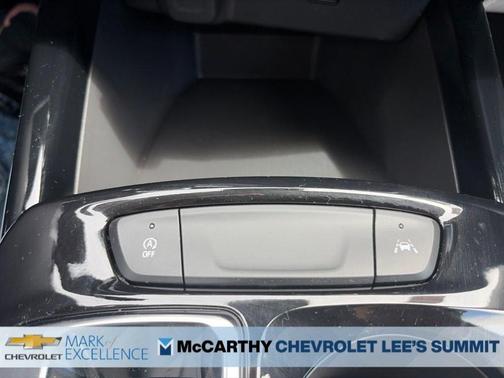 Mosaic Black Metallic 2026 Chevrolet Trax LT