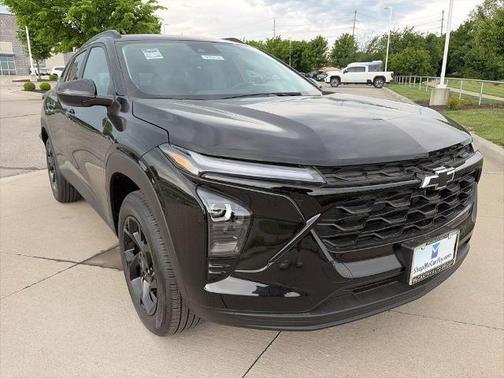 Mosaic Black Metallic 2026 Chevrolet Trax LT