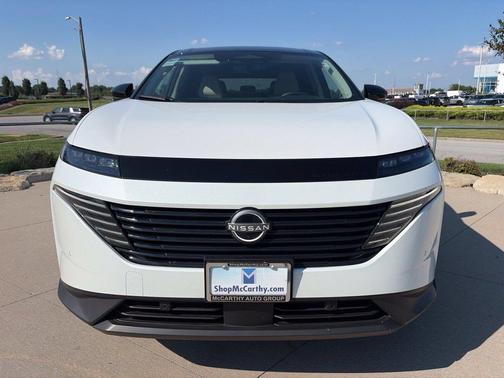 White / Black 2025 Nissan Murano SL