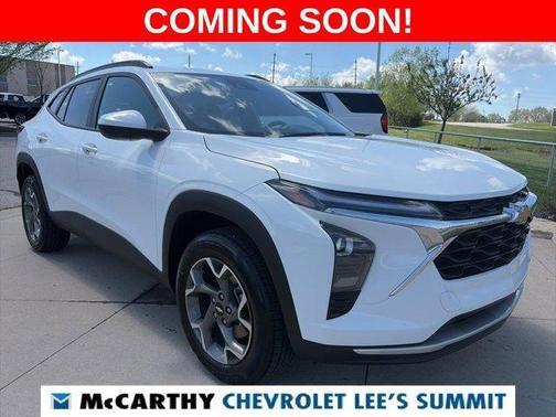 Summit White 2025 Chevrolet Trax LT