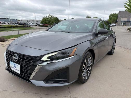 Gun Metallic 2025 Nissan Altima SV