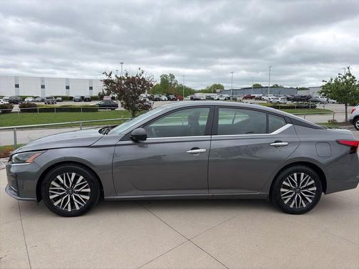 Gun Metallic 2025 Nissan Altima SV