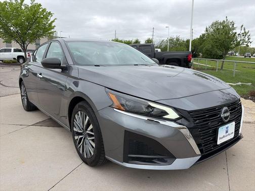 Gun Metallic 2025 Nissan Altima SV