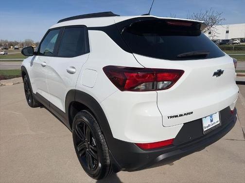 Summit White 2026 Chevrolet Trailblazer LT