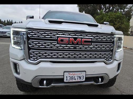 White Frost Tri-Coat 2022 GMC Sierra 2500 Denali
