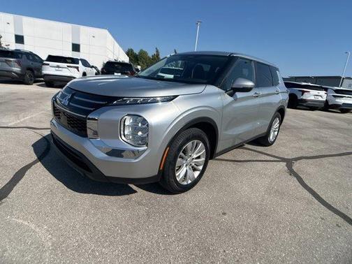 2025 Mitsubishi Outlander ES