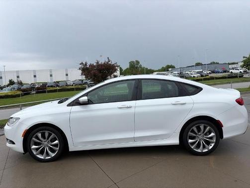 Bright White Clearcoat 2016 Chrysler 200 S