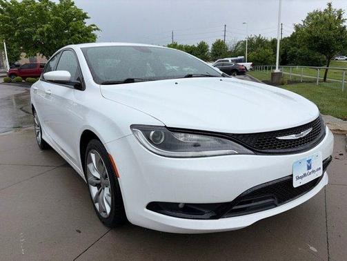 Bright White Clearcoat 2016 Chrysler 200 S