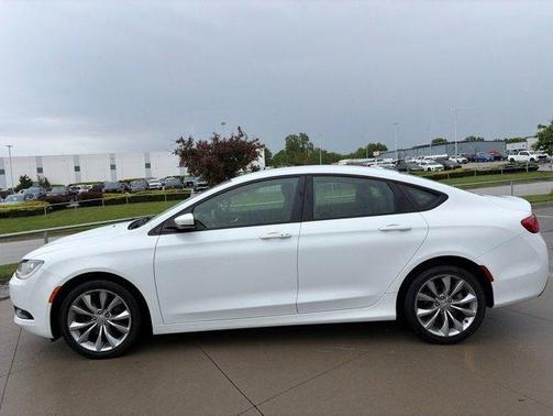 Bright White Clearcoat 2016 Chrysler 200 S