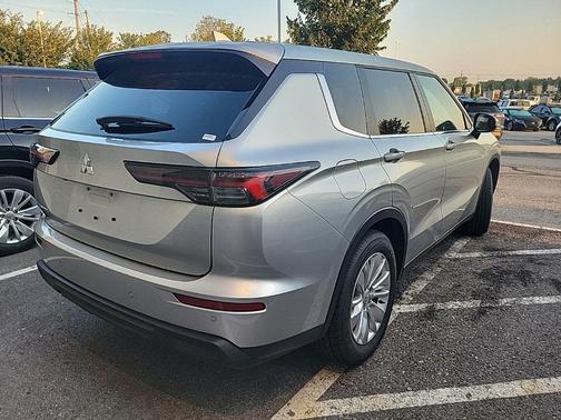 2025 Mitsubishi Outlander ES