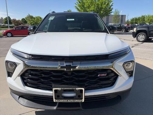 Iridescent Pearl Tricoat 2026 Chevrolet Trailblazer RS