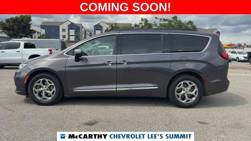 Crystal Metallic 2023 Chrysler Pacifica Limited
