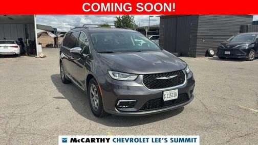 Crystal Metallic 2023 Chrysler Pacifica Limited