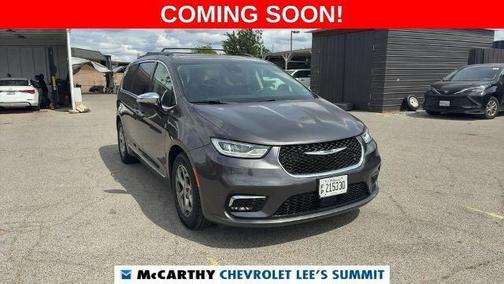 Crystal Metallic 2023 Chrysler Pacifica Limited