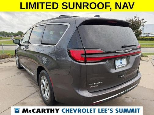 Crystal Metallic 2023 Chrysler Pacifica Limited