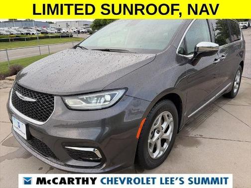 Crystal Metallic 2023 Chrysler Pacifica Limited