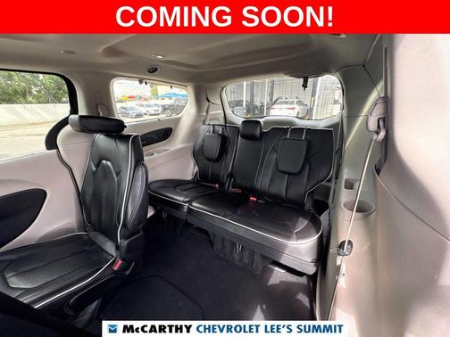 Crystal Metallic 2023 Chrysler Pacifica Limited
