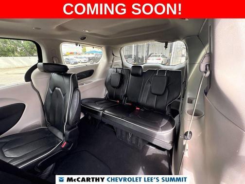 Crystal Metallic 2023 Chrysler Pacifica Limited