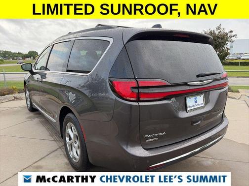 Crystal Metallic 2023 Chrysler Pacifica Limited