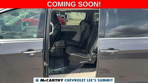 Crystal Metallic 2023 Chrysler Pacifica Limited