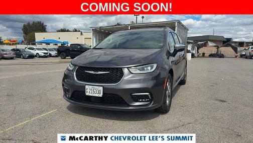 Crystal Metallic 2023 Chrysler Pacifica Limited
