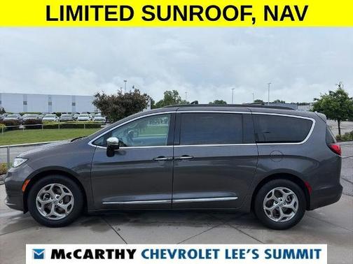 Crystal Metallic 2023 Chrysler Pacifica Limited