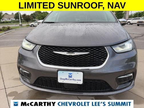Crystal Metallic 2023 Chrysler Pacifica Limited