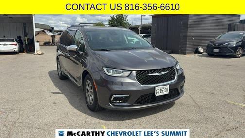 Crystal Metallic 2023 Chrysler Pacifica Limited