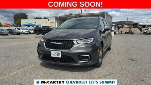 Crystal Metallic 2023 Chrysler Pacifica Limited