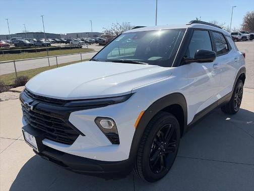 Summit White 2026 Chevrolet Trailblazer LT