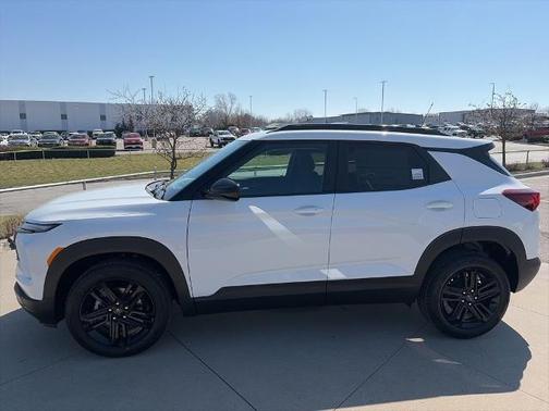 Summit White 2026 Chevrolet Trailblazer LT