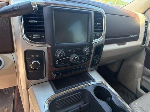 Brilliant Black Crystal Pearlcoat 2017 RAM 2500 Laramie