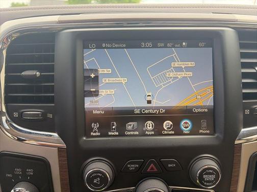 Brilliant Black Crystal Pearlcoat 2017 RAM 2500 Laramie